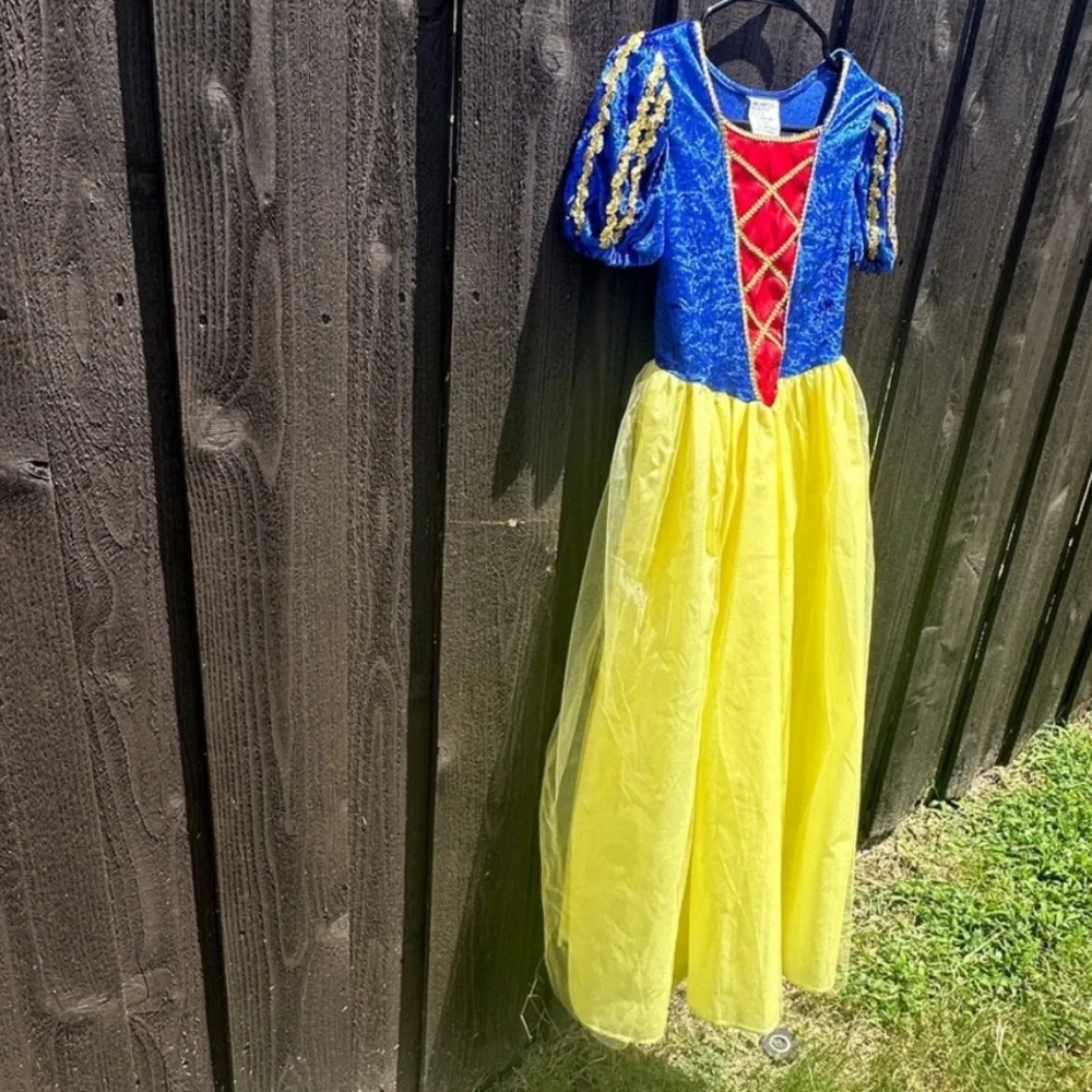 Snow White costume with red cape yellow blue gold sequins EUC girls size 8/10